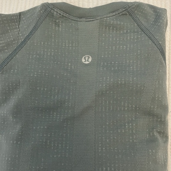 Lululemon light grey swiftly great condition, size 4 - Picture 5 of 5
